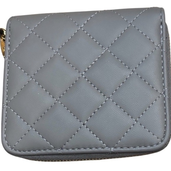 Badgley Mischka Quilted Gray Coin Purse Vegan Wallet - Picture 2 of 4